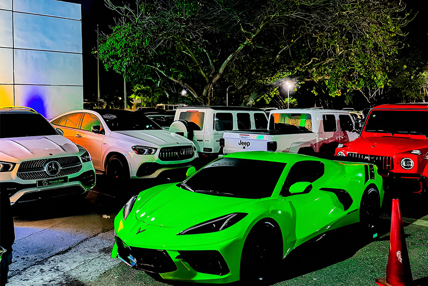 White Club Dr